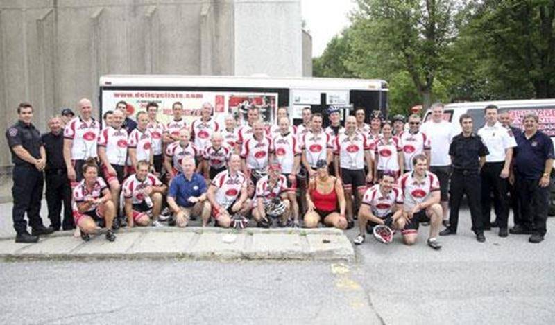Le 25 juin, les cyclistes du Défi cycliste pour les Grands Brûlés étaient de passage à Saint-Hyacinthe. Partis de Nicolet le matin même, les pompiers participants sont arrivés chez nous vers 16 h 45, après une journée d'efforts, parfois sous la pluie. Le Défi cycliste regroupe des pompiers qui se retrouvent annuellement afin d’amasser des fonds pour la recherche et le traitement des grands brûlés. Leur périple dure cinq jours et totalise 1000 km à vélo. La Fondation des pompiers du Québec pour l