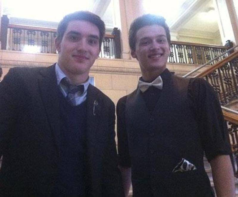 Deux étudiants de cinquième secondaire du Programme d'éducation internationale de l'école secondaire Saint-Joseph ont été sélectionnés pour représenter leur école à la finale provinciale du concours d'art oratoire <em>Entreprendre</em>. Nicolas Desnoyers et Félix-Antoine Lasnier se rendront au Pensionnat du Saint-Nom-de-Marie de Montréal le dimanche 4 mai à 19 h pour prendre part à cette finale. Les jeunes hommes devront livrer un texte d'une durée maximum de cinq minutes sur le thème de la réus