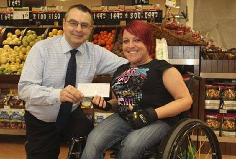 Jani Barré pourra compter sur le soutien de Guy Jodoin, des supermarchés IGA Famille Jodoin, qui lui permettra de financer en partie l'achat de son nouveau vélo de course de compétition. Elle l'utilisera tout l'été dans diverses courses autour de la province. Jani est toujours à la recherche d'autres commanditaires maskoutains prêts à l'encourager. Il est possible de la joindre au 450 888-2463.