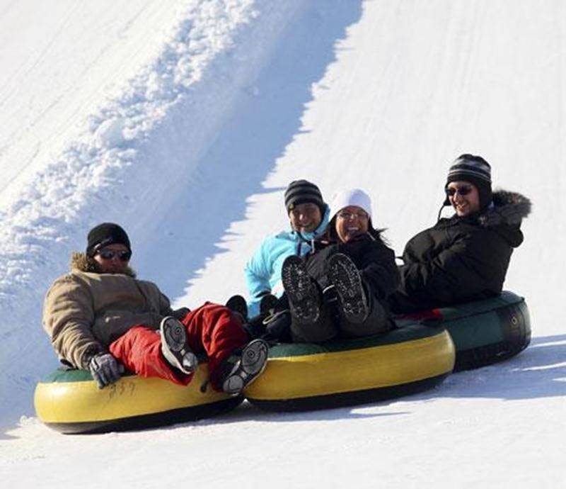 Profitant sans doute du plus beau week-end depuis le début de la saison froide, l'activité Saint-Hyacinthe en blanc a attiré les foules. On estime à 11 000, le nombre de Maskoutains qui se sont rendus au parc Les Salines samedi et dimanche afin de participer aux différentes activités.