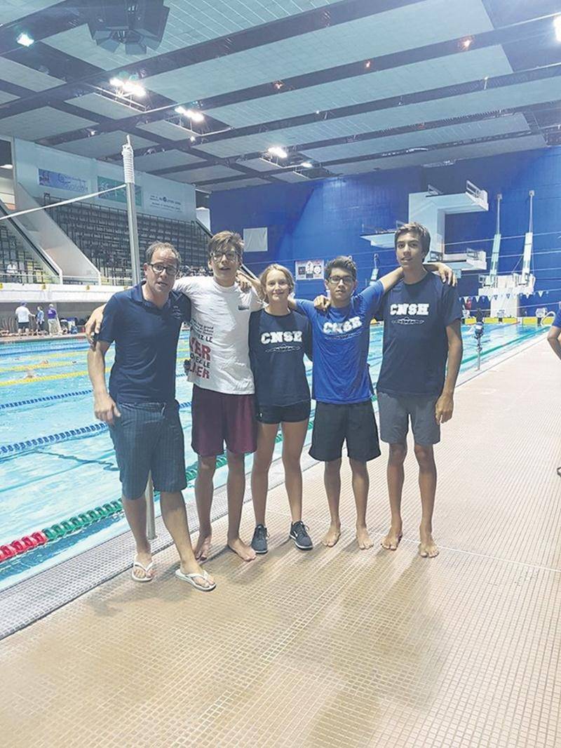 Sur la photo, l’entraîneur du CNSH, Bruno Benceny, en compagnie des nageurs Jacob Dautrey, Justine Roy, German Gonzalez Martinez et Christophe Raymond. Photo Facebook Club de natation de St-Hyacinthe