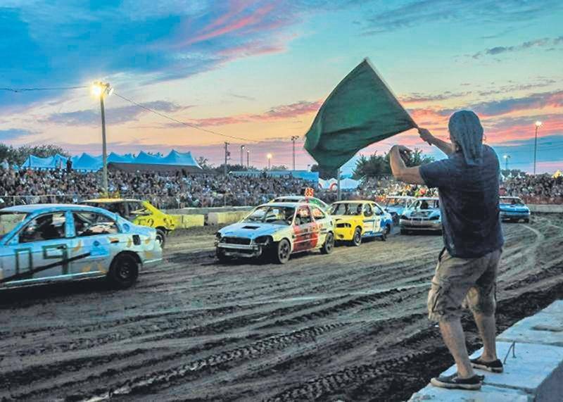 La journée de samedi dernier a été celle ayant attiré le plus de curieux sur le site. La seule averse du week-end, en après-midi, a toutefois forcé les organisateurs à annuler la nouvelle activité des tires de tracteurs sur double piste. Le derby a tout de même eu lieu en soirée avec le retour du beau temps.